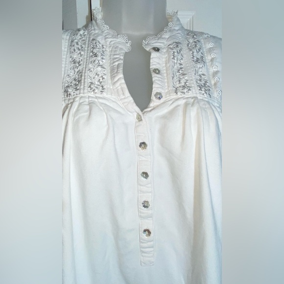 Stunning EILEEN WEST M white Flannel Nightgown Pearl Button Lace Trim Long AA15 - Picture 8 of 12